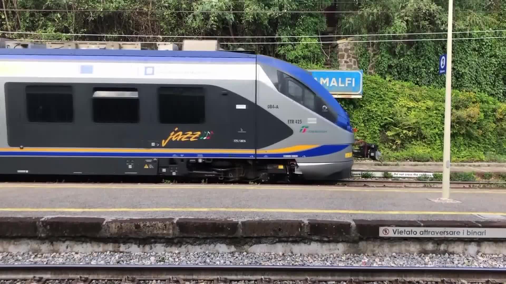 ITALIA IN TOUR - VIETRI SUL MARE - TRAILER Thumbnail