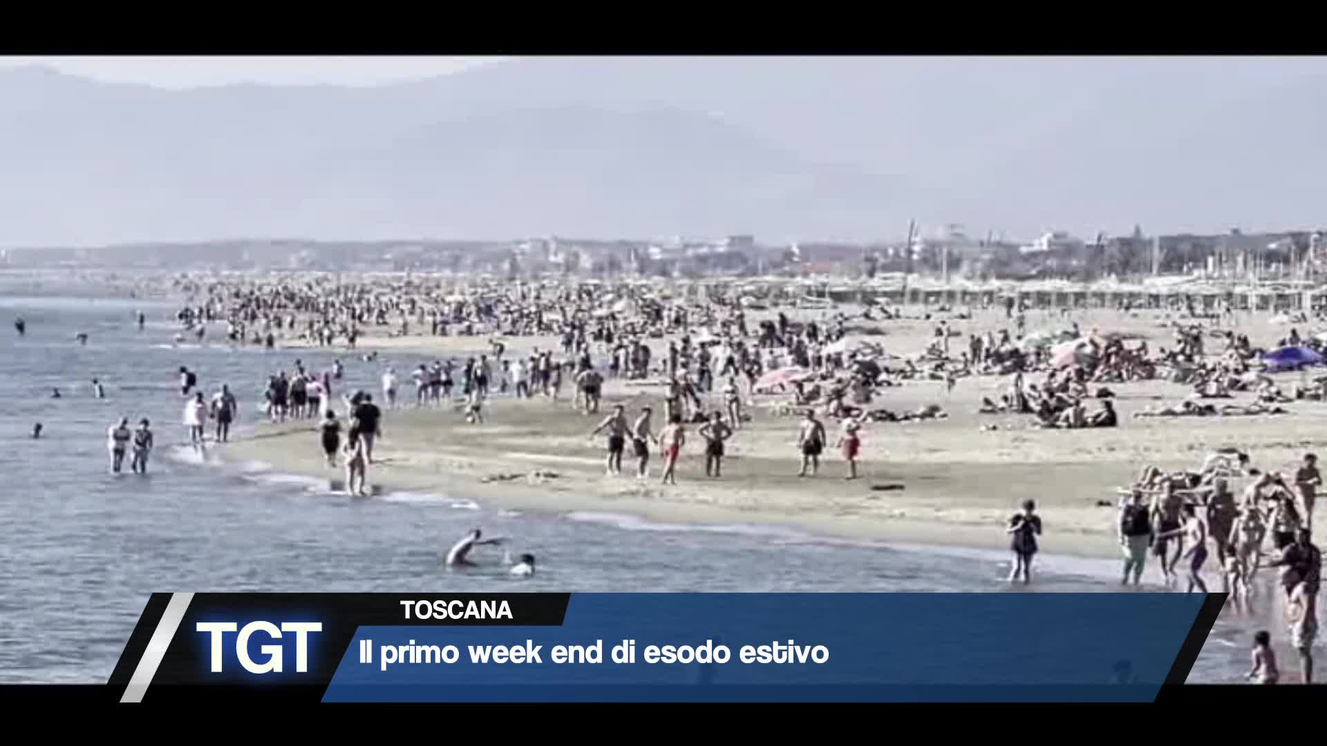 Versilia - Il caldo spinge i toscani in spiaggia Thumbnail