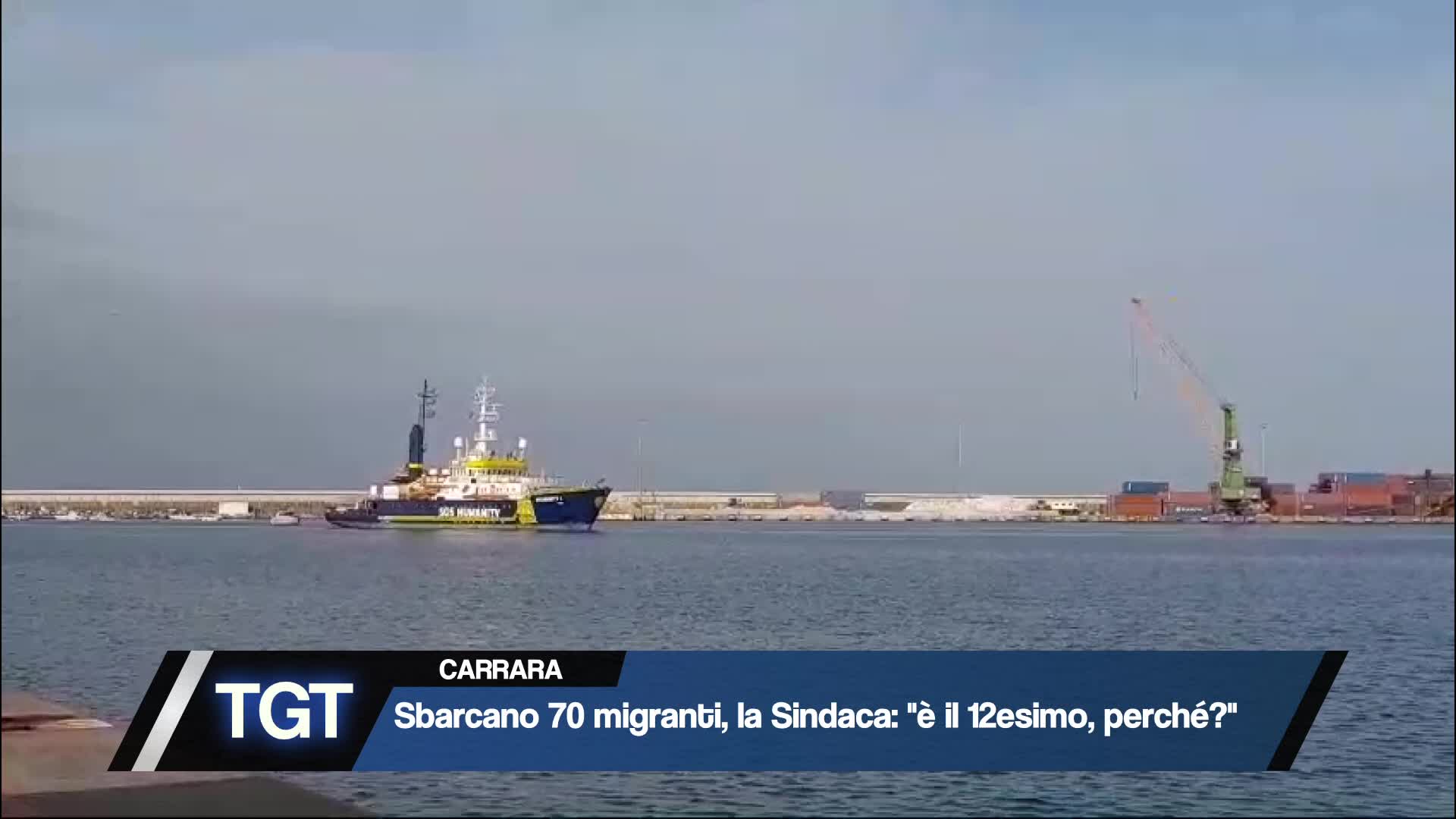 Carrara - Nave con 70 migranti a bordo Thumbnail