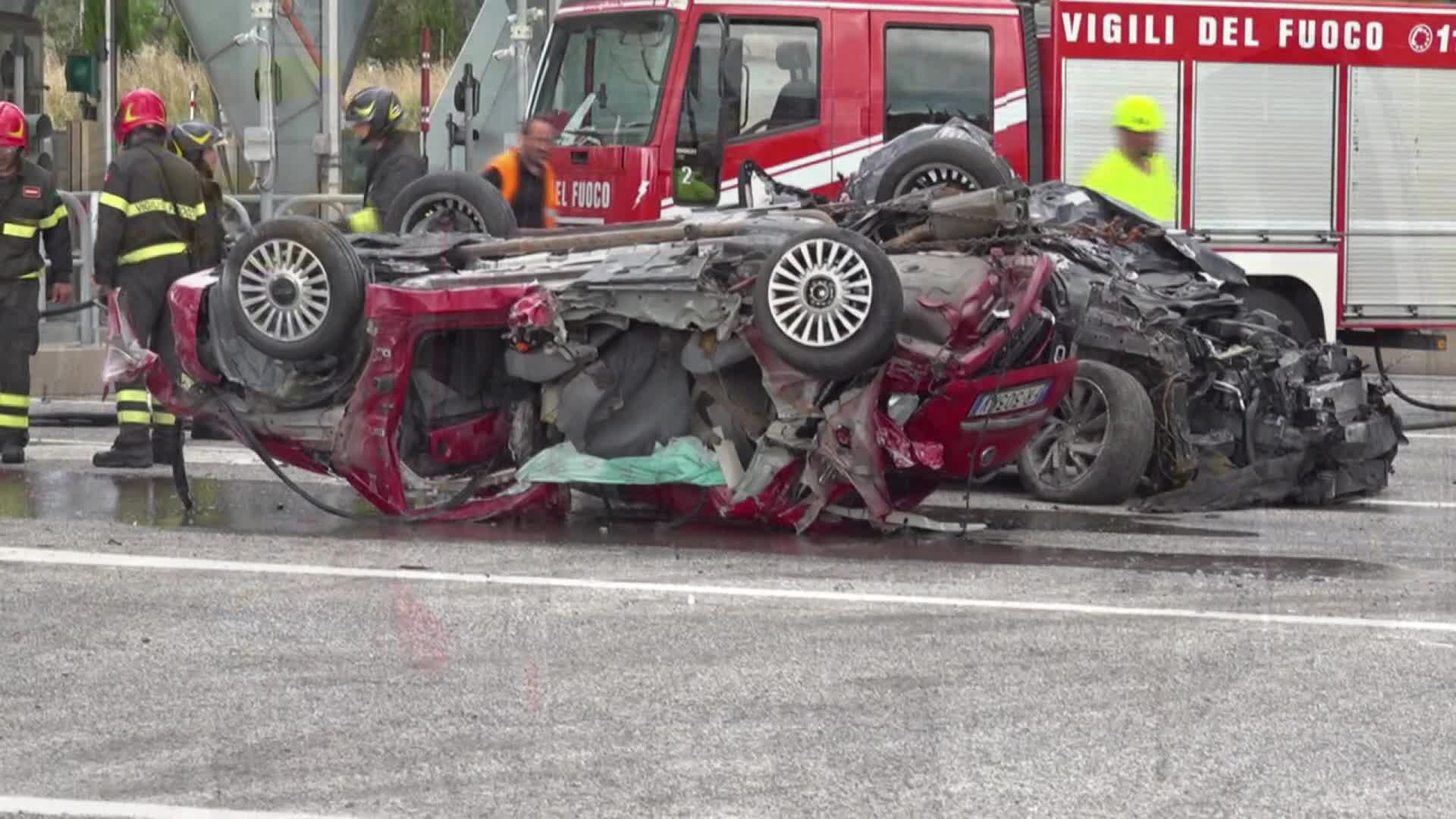 Rosignano - Auto si fionda sul casello, 3 morti Thumbnail