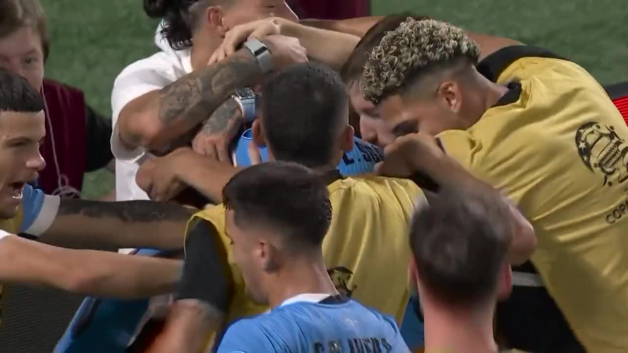 URUGUAY, SUAREZ CHIUDE CON IL BOTTO Thumbnail