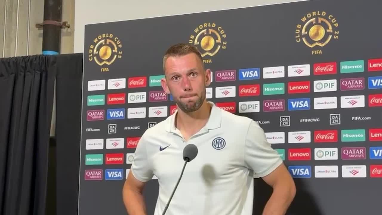 INTER, DE VRIJ: "IL MERCATO NON CI HA DISTURBATO" Thumbnail