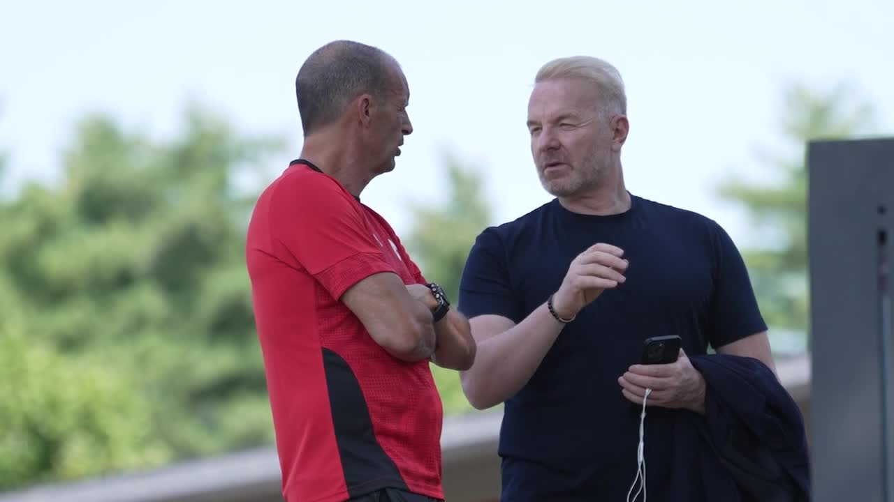 MILAN, TESTA AL CALCIOMERCATO Thumbnail